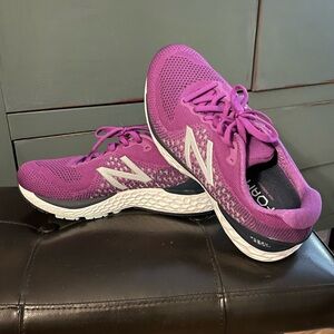 NEW BALANCE 880 size 8 D
